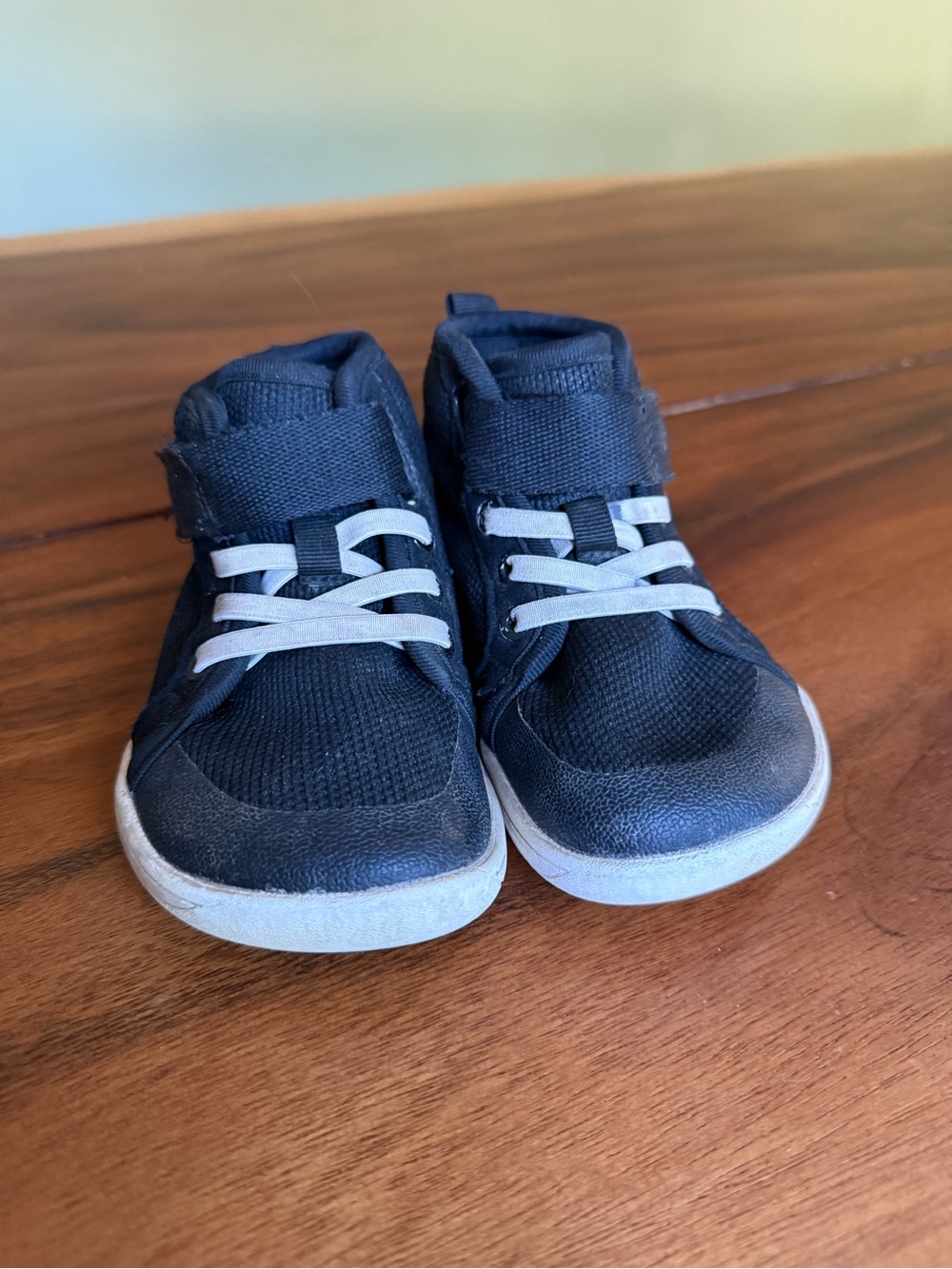 Whitin hightop barefoot kids shoes (size 9)
